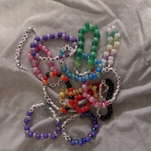 Taylor swift bracelets - Picture 1 of 1